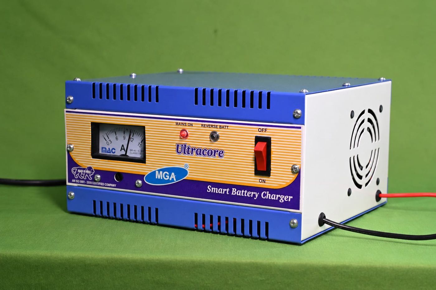 Ultra Core Battery Charger – image 1 of 4